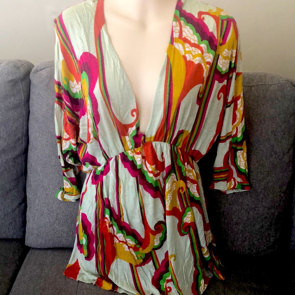 EUC t-bags Los Angeles Women’s V-neck batwing sleeve bohemian top blouse ✨ $148
